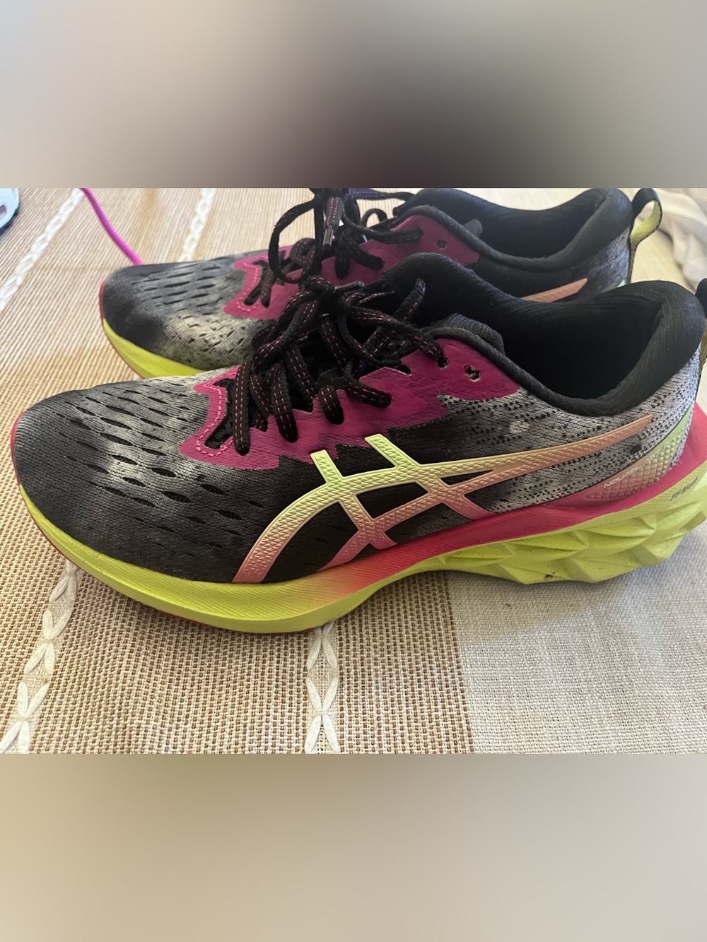 Asics Women's Novablast 2 - Size 8